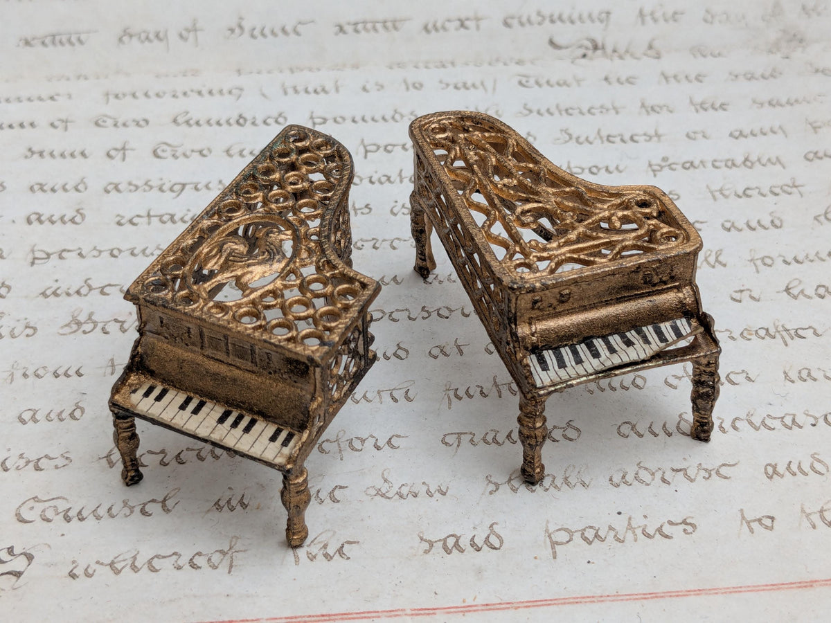 1 antique dolls house piano