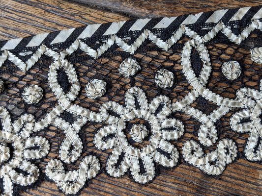 Antique lace length, black and white