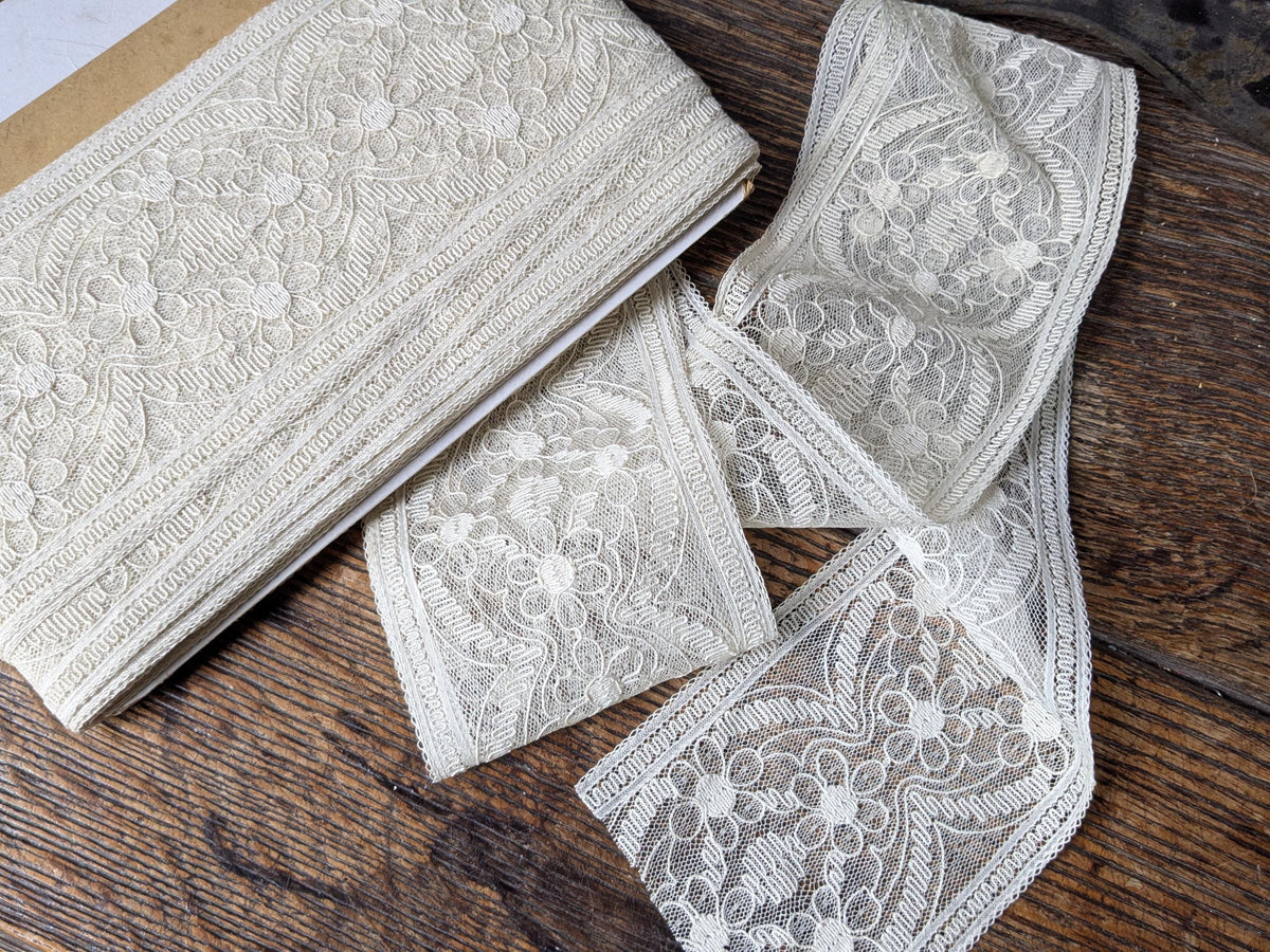 7m of wide vintage lace trim