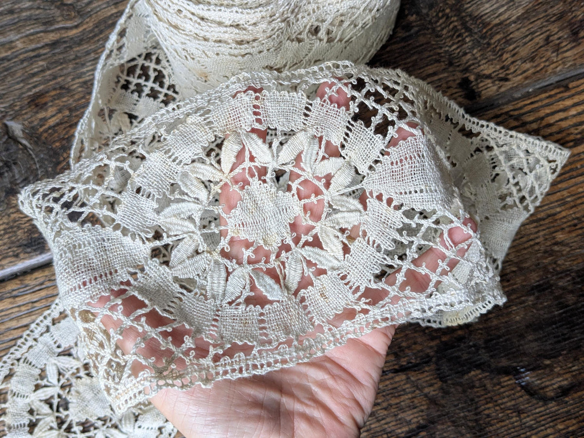 8 metres antique furnishing lace