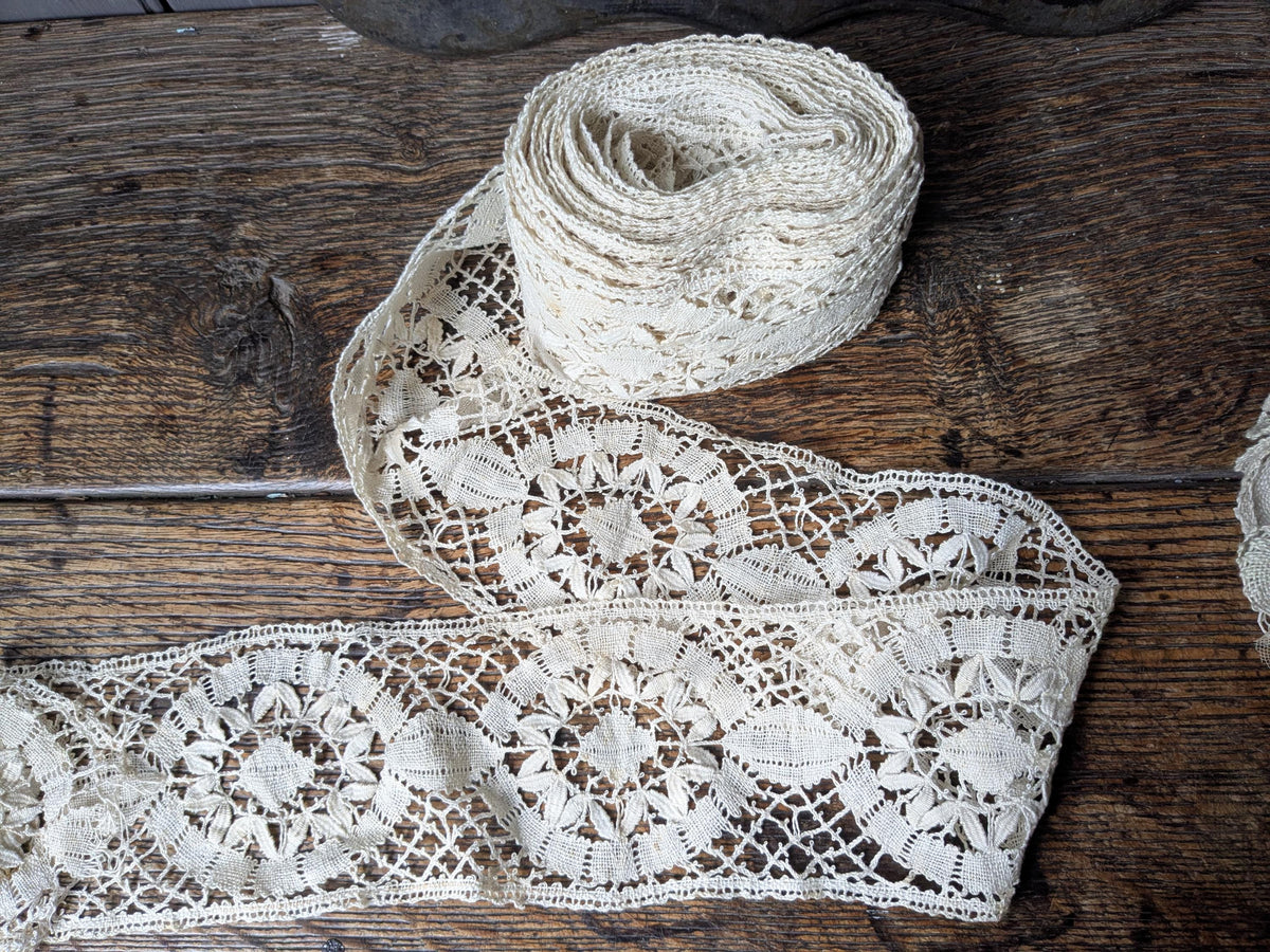 8 metres antique furnishing lace