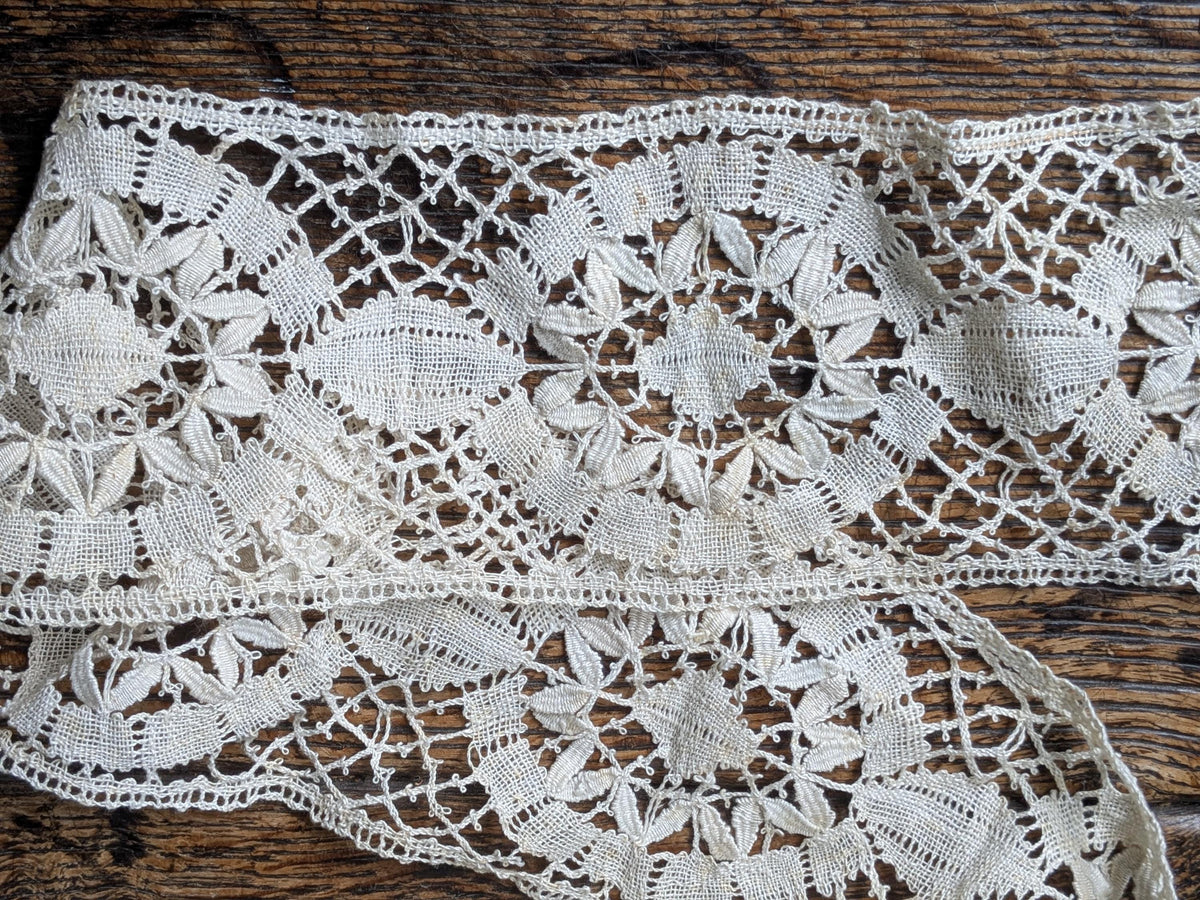 8 metres antique furnishing lace