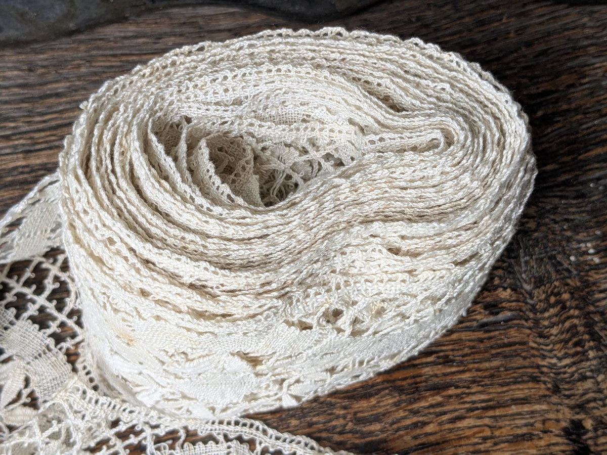 8 metres antique furnishing lace