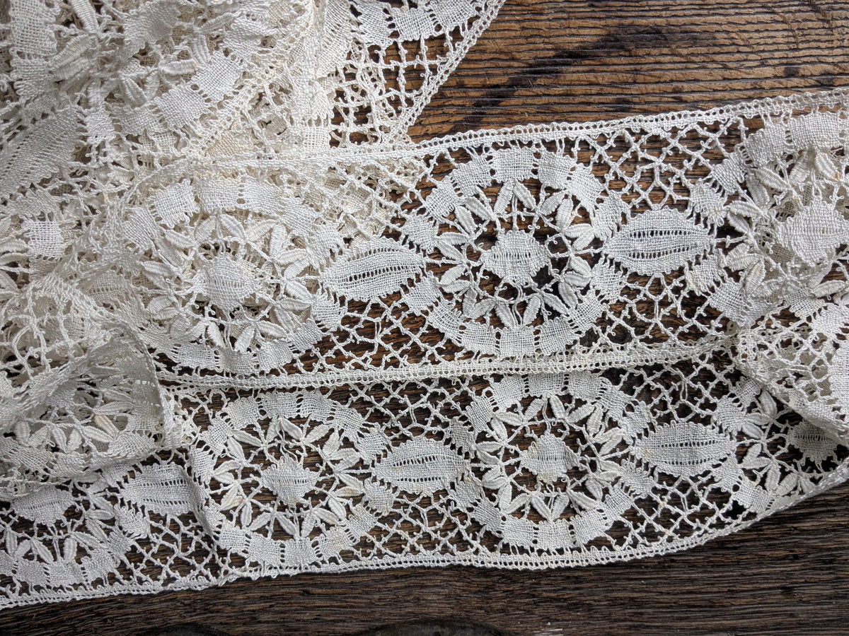 8 metres antique furnishing lace